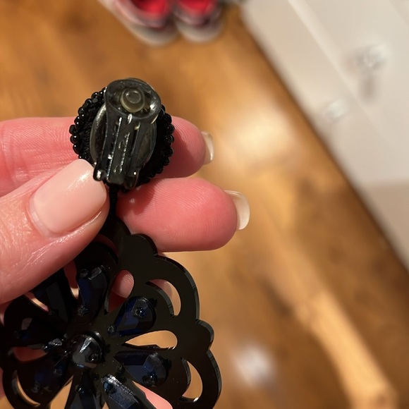 Oscar de la Renta Earrings - Picture 3 of 3